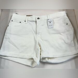 NWT LEVI’S WHITE DENIM MID LENGTH SHORTS